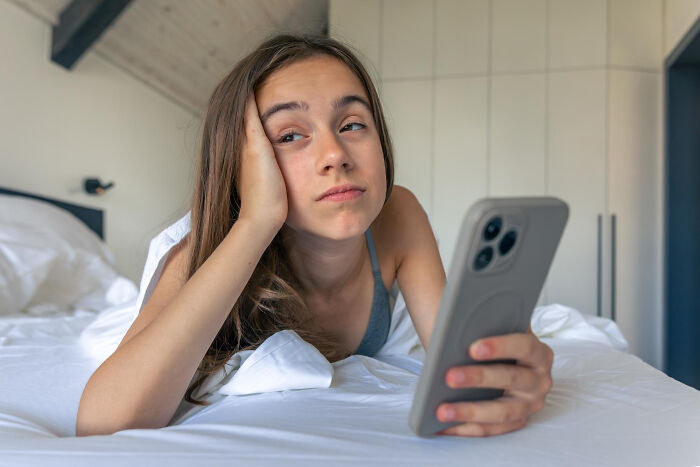 36 Pocket Dial Stories So Catastrophically Bad You Will Be Double-Checking Your Lock Screen Now
