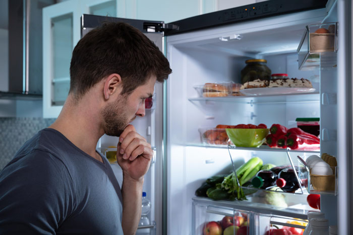 Moocher Keeps Raiding Food Sis Got For Her Son, Gets Violent And Brings Up CPS As She Locks Fridge