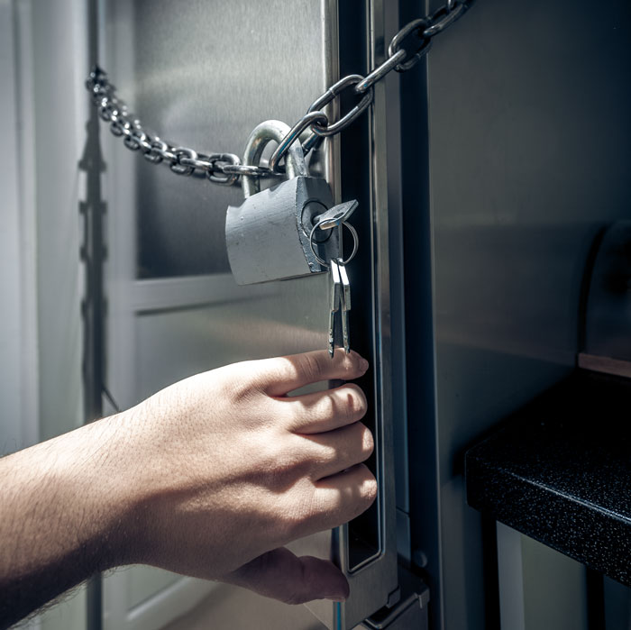 Moocher Keeps Raiding Food Sis Got For Her Son, Gets Violent And Brings Up CPS As She Locks Fridge