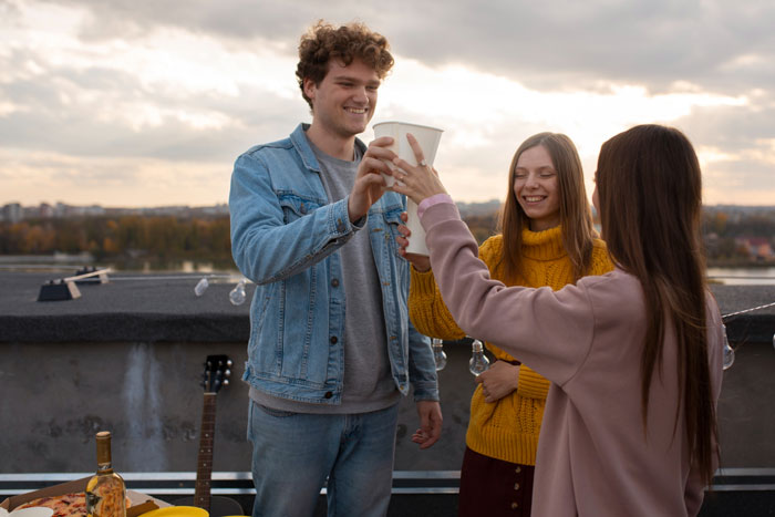 Woman&rsquo;s Friend Picks A Racist, Homophobic Date For Her, She Slams The Door On Their Friendship