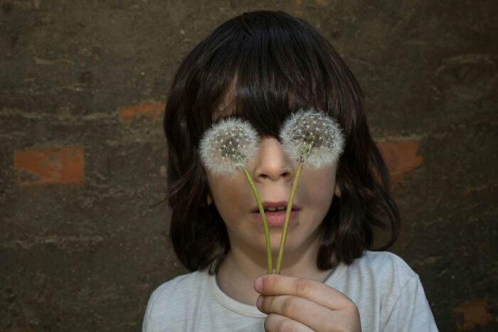 31 Serendipitous Moments Captured In Everyday Life By This Street Photographer (New Pics)