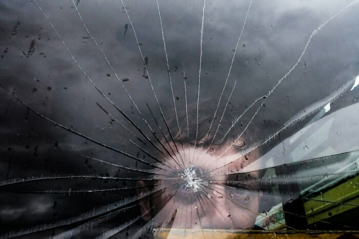 31 Serendipitous Moments Captured In Everyday Life By This Street Photographer (New Pics)
