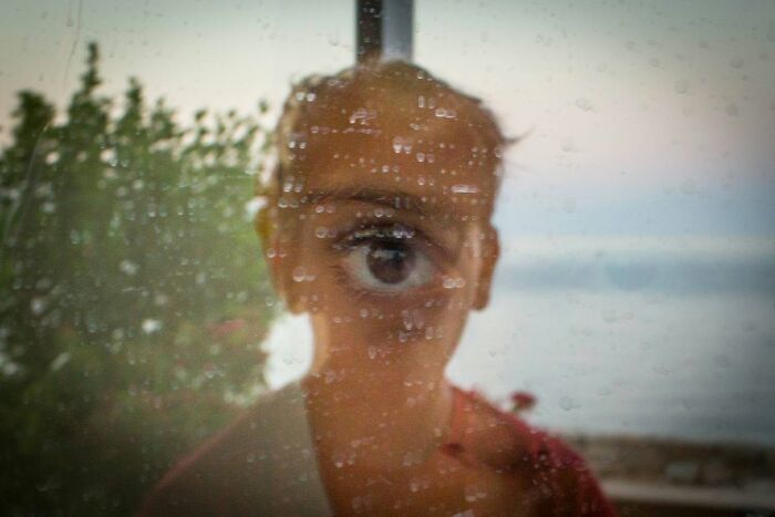 31 Serendipitous Moments Captured In Everyday Life By This Street Photographer (New Pics)