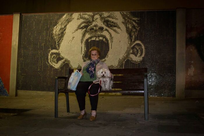 31 Serendipitous Moments Captured In Everyday Life By This Street Photographer (New Pics)