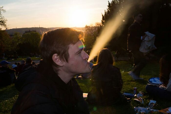 31 Serendipitous Moments Captured In Everyday Life By This Street Photographer (New Pics)
