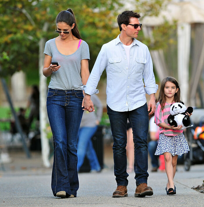 Katie Holmes’s Daughter Suri Takes Legal Action In Blunt Move Against Father Tom Cruise