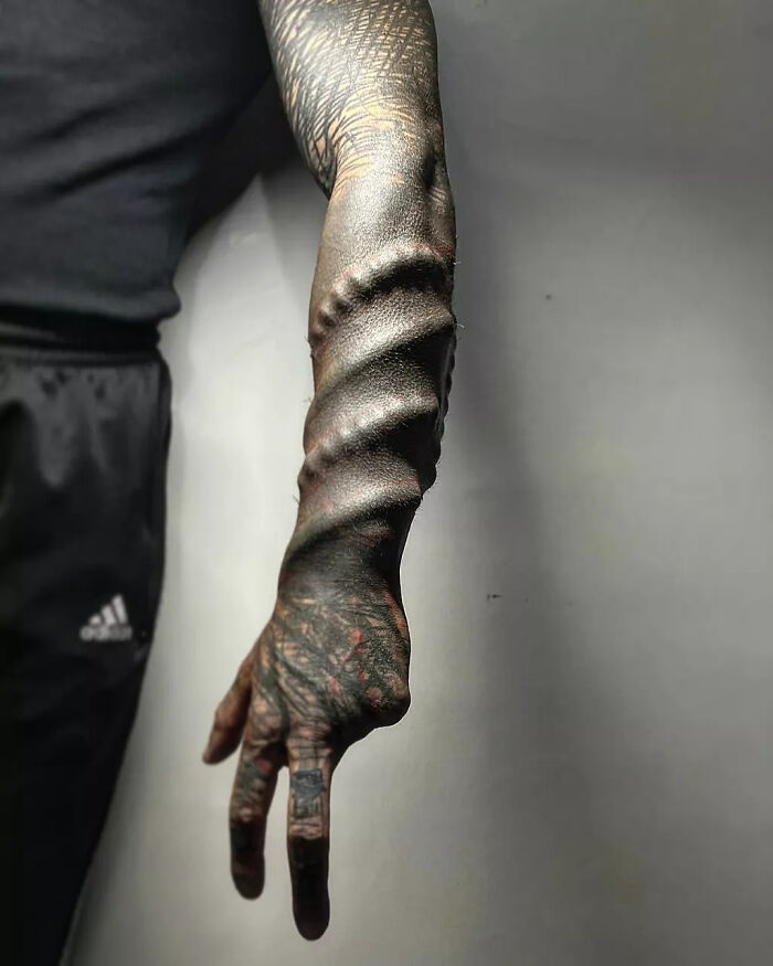 Man Gives Up His Nose, Ears And Fingers To Become A “Black Alien,” Shocked It Costs Him His Career Man Gives Up His Nose, Ears And Fingers To Become A “Black Alien,” Shocked It Costs Him His Career