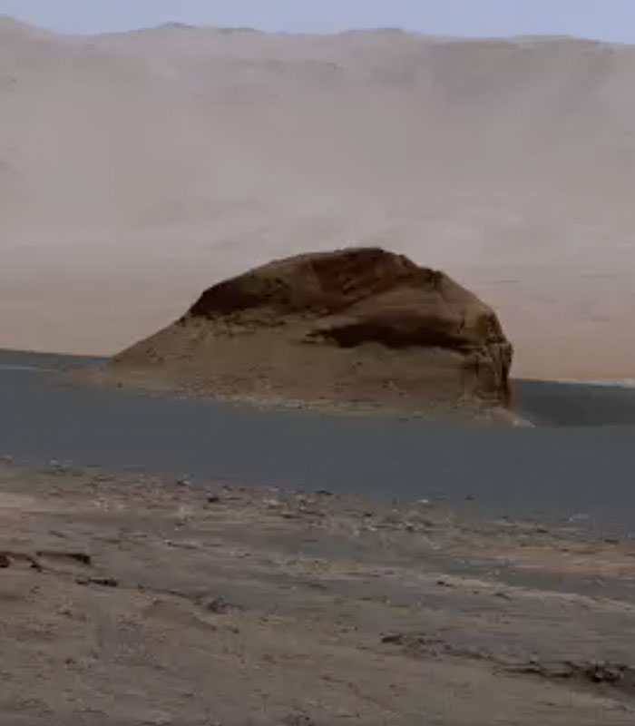 Mystery Object In NASA’s Mars Photo Sparks Dramatic War Theory About Life On The Red Planet Mystery Object In NASA’s Mars Photo Sparks Dramatic War Theory About Life On The Red Planet