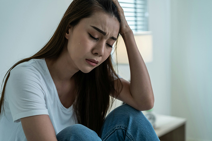 Woman Has To Look At Husband&rsquo;s Old Pics With Ex, But What She Overhears Next Makes It Worse