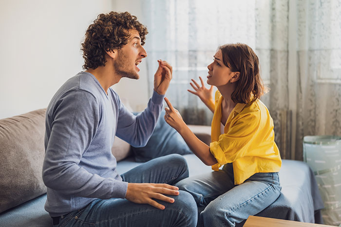 Man Blocks Girlfriend Everywhere After She Makes A Horrible Financial Decision: “This Can’t Be Real” Man Blocks Girlfriend Everywhere After She Makes A Horrible Financial Decision: “This Can’t Be Real”
