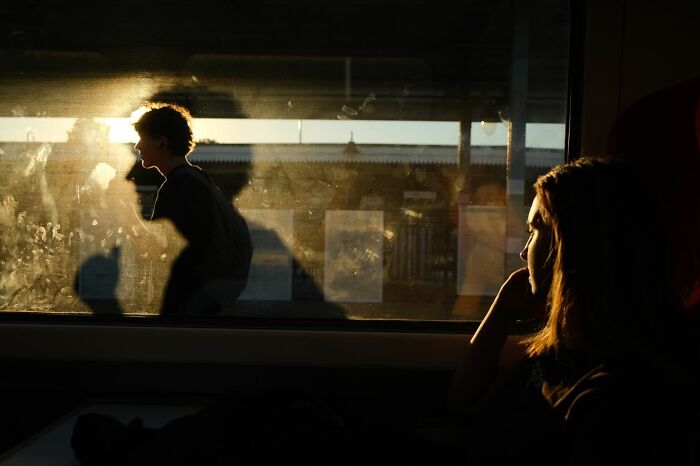 This Street Photographer Captures The Kind Of Moments Most People Walk Right Past (75 Pics) This Street Photographer Captures The Kind Of Moments Most People Walk Right Past (75 Pics)