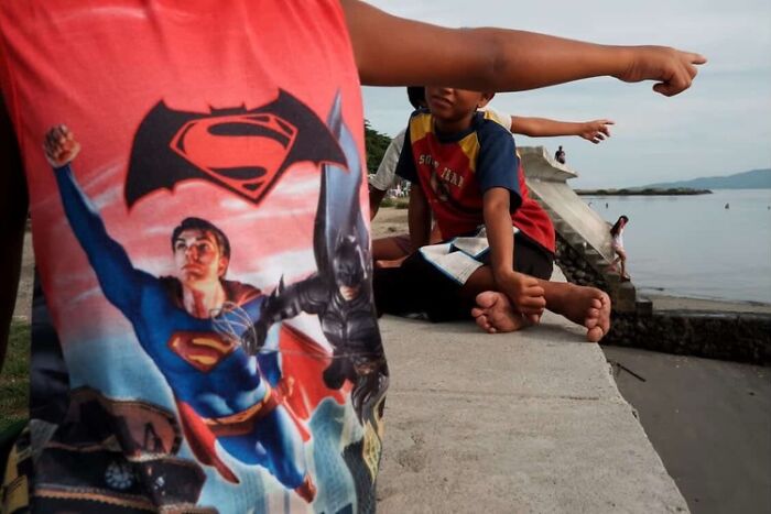 This Street Photographer Captures The Kind Of Moments Most People Walk Right Past (75 Pics) This Street Photographer Captures The Kind Of Moments Most People Walk Right Past (75 Pics)