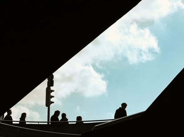 This Street Photographer Captures The Kind Of Moments Most People Walk Right Past (75 Pics) This Street Photographer Captures The Kind Of Moments Most People Walk Right Past (75 Pics)
