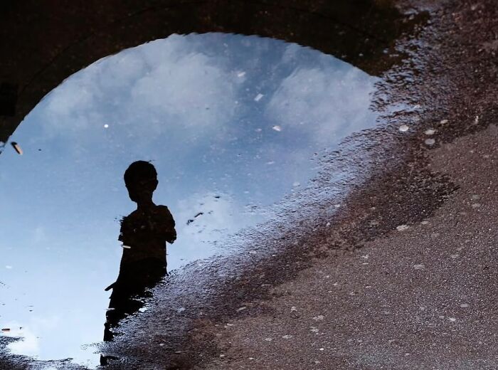 This Street Photographer Captures The Kind Of Moments Most People Walk Right Past (75 Pics) This Street Photographer Captures The Kind Of Moments Most People Walk Right Past (75 Pics)