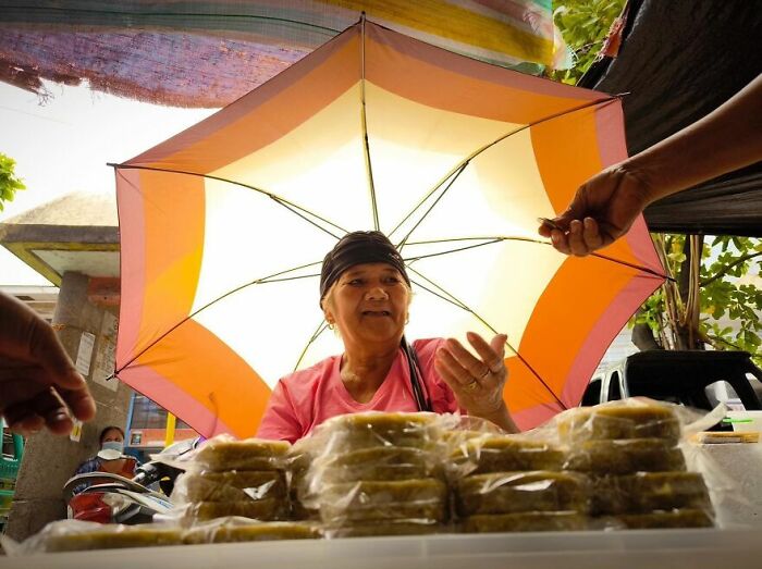 This Street Photographer Captures The Kind Of Moments Most People Walk Right Past (75 Pics) This Street Photographer Captures The Kind Of Moments Most People Walk Right Past (75 Pics)