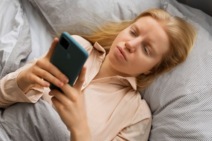 Woman Sick Of “Talkative” Fianc&eacute; Who Craves Strangers’ Attention, Calls It Quits And Moves Out