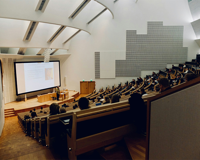 College Professor Uses Clever Trick To Catch 32 Of 35 Students Using AI On Final College Professor Uses Clever Trick To Catch 32 Of 35 Students Using AI On Final