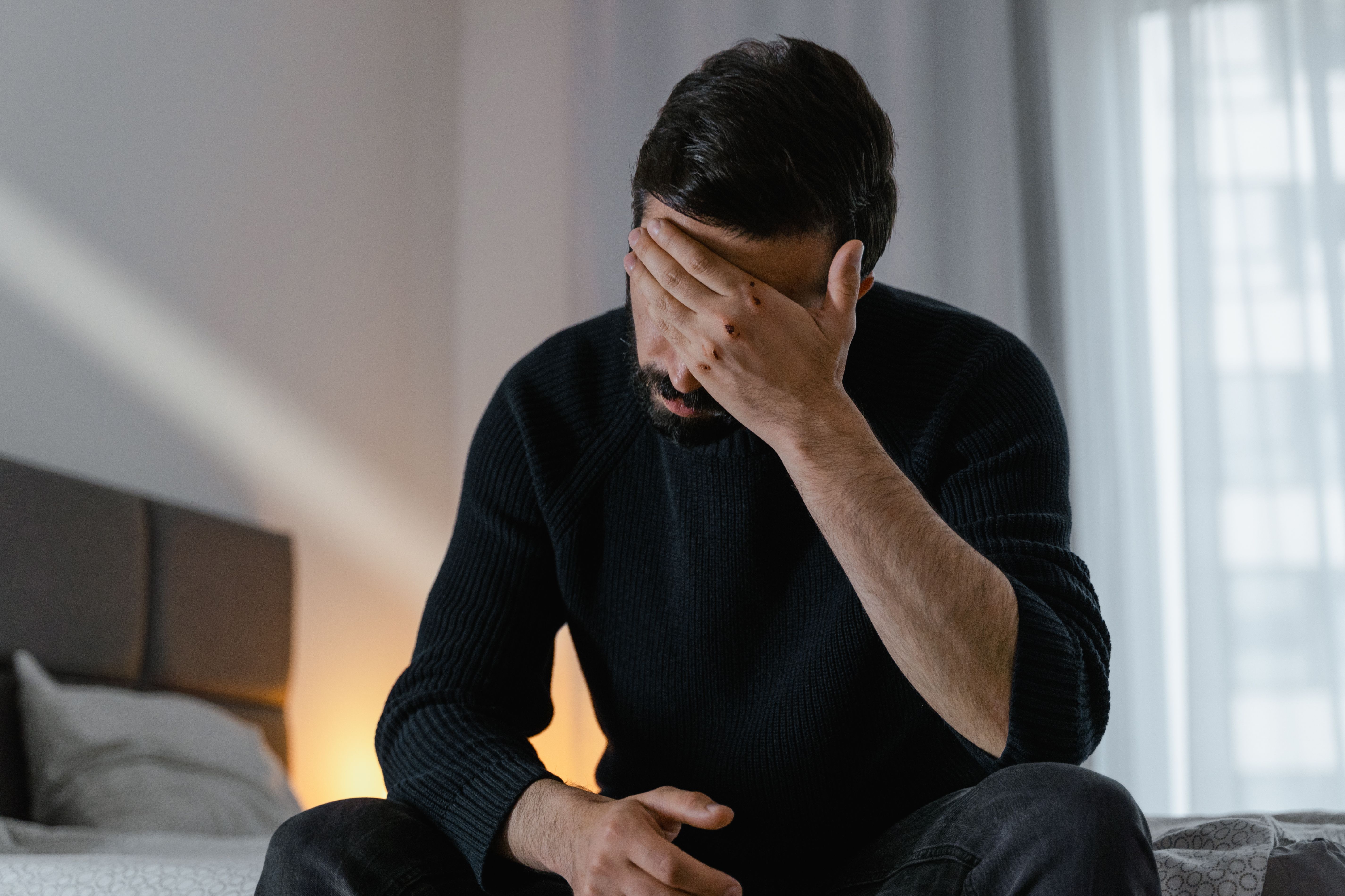 Husband Complains About Wife Squeezing His Hand Too Hard During Labor, Leaves To Get Some Rest Husband Complains About Wife Squeezing His Hand Too Hard During Labor, Leaves To Get Some Rest