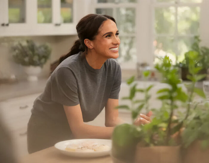 Meghan Markle Lands In Hot Waters After Netizens Catch Alleged Lies About Her Upbringing Meghan Markle Lands In Hot Waters After Netizens Catch Alleged Lies About Her Upbringing