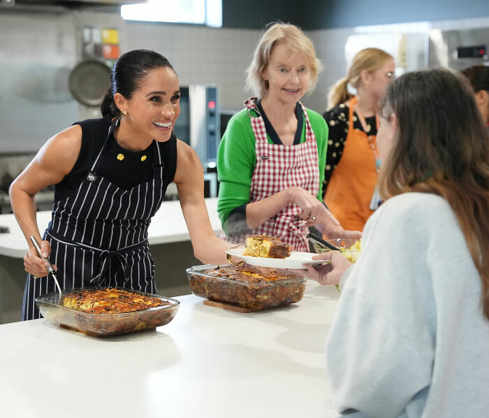Meghan Markle Lands In Hot Waters After Netizens Catch Alleged Lies About Her Upbringing Meghan Markle Lands In Hot Waters After Netizens Catch Alleged Lies About Her Upbringing
