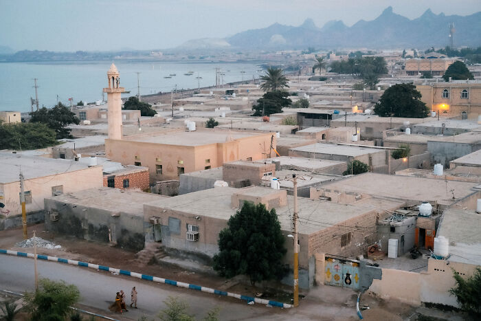 I Photographed The Strait Of Hormuz To Show The Human Side Of A Geopolitical Hotspot (25 Pics) I Photographed The Strait Of Hormuz To Show The Human Side Of A Geopolitical Hotspot (25 Pics)