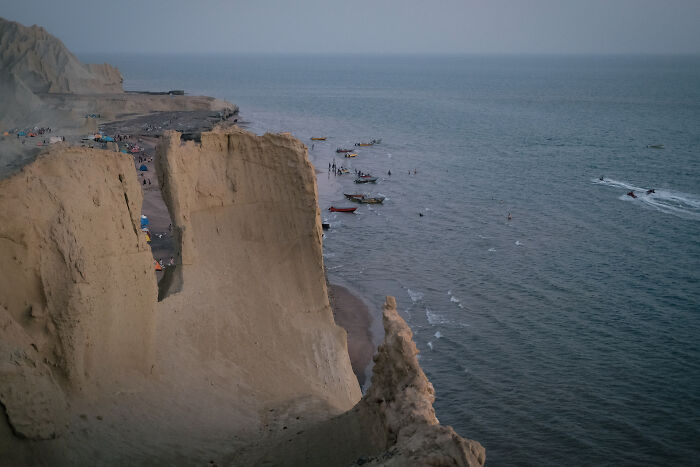 I Photographed The Strait Of Hormuz To Show The Human Side Of A Geopolitical Hotspot (25 Pics) I Photographed The Strait Of Hormuz To Show The Human Side Of A Geopolitical Hotspot (25 Pics)