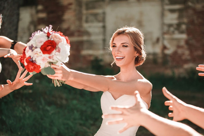 Woman Is So Desperate For A Husband That She Does Everything To “Win” The Wedding Bouquet Toss