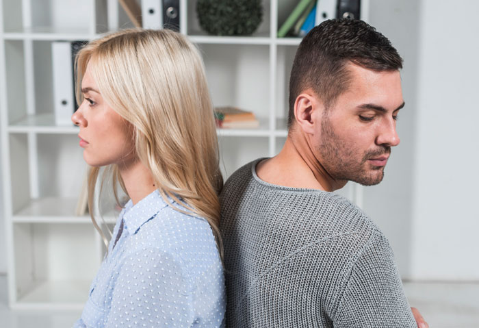 BF Refuses To Propose Without Her Estranged Father’s Blessing And His GF Wonders Who She Is Dating