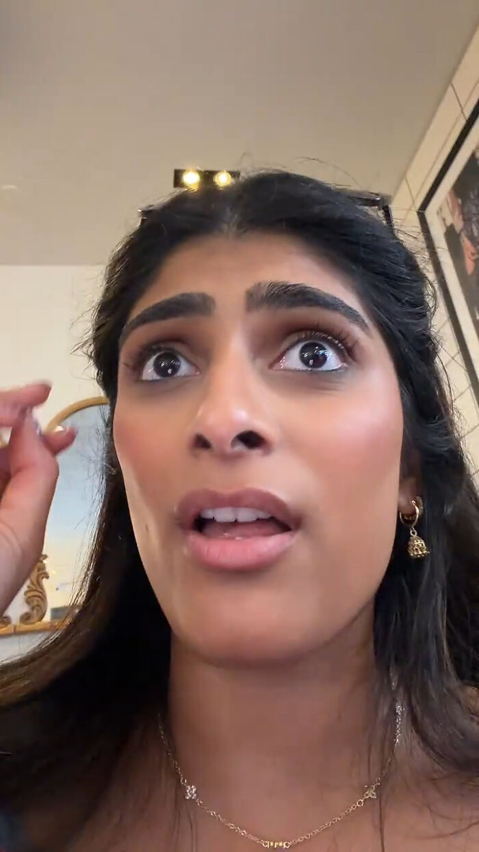 “Literal Robbery”: Woman Pays $12 For Croissant Only To Watch Costco Delivery Arrive While She’s Still Eating It “Literal Robbery”: Woman Pays $12 For Croissant Only To Watch Costco Delivery Arrive While She’s Still Eating It
