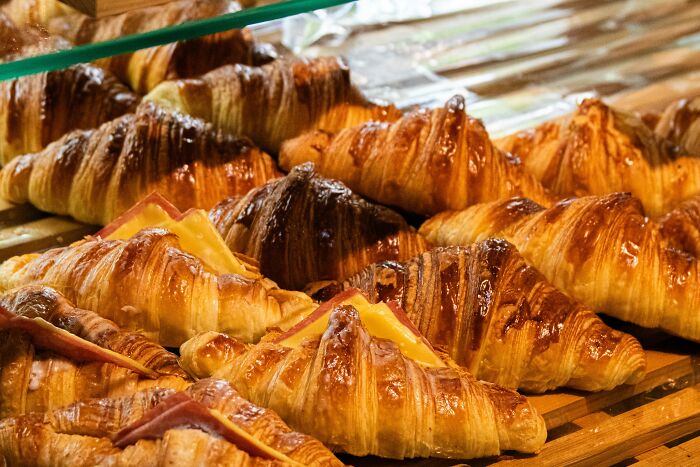 “Literal Robbery”: Woman Pays $12 For Croissant Only To Watch Costco Delivery Arrive While She’s Still Eating It “Literal Robbery”: Woman Pays $12 For Croissant Only To Watch Costco Delivery Arrive While She’s Still Eating It