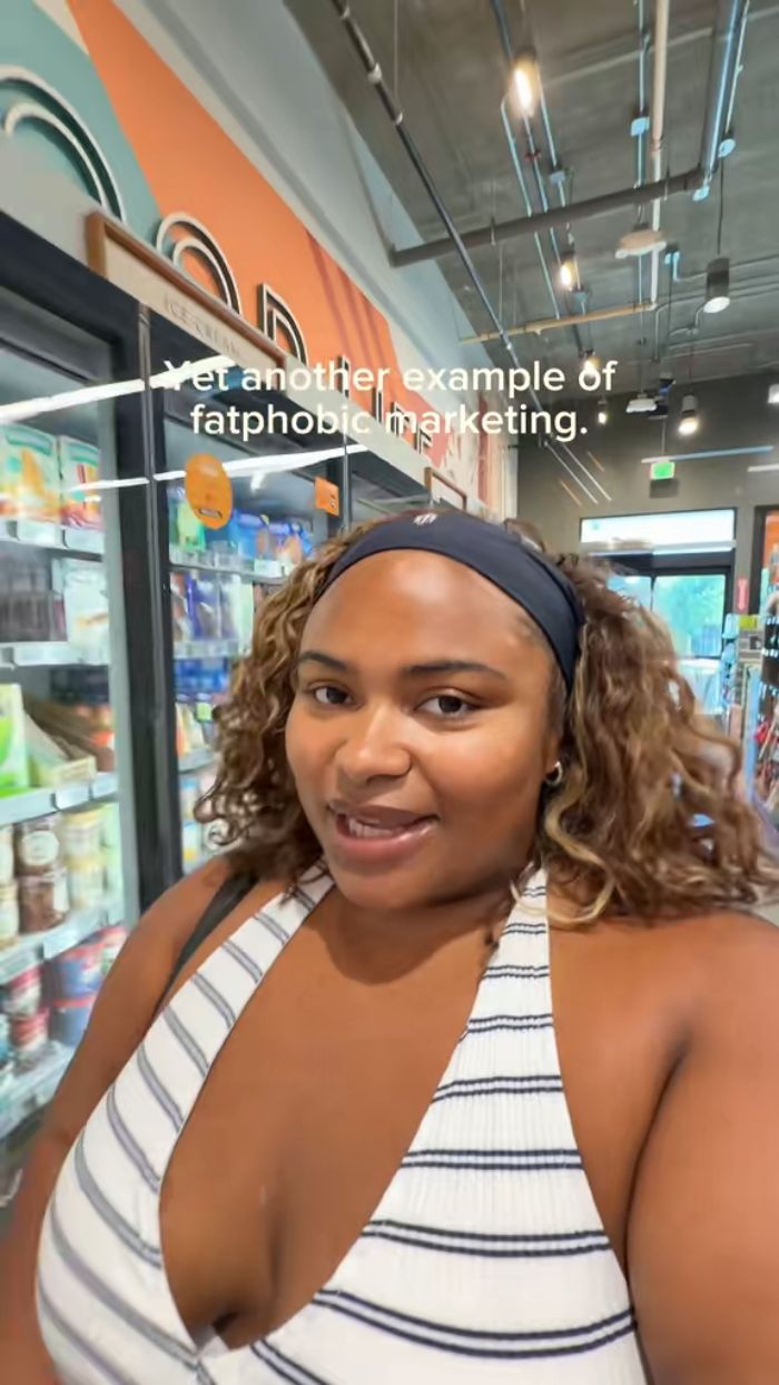 Plus Size Activist Tries To Call Out “Fatphobic” Brands, But Netizens Aren’t Having It Plus Size Activist Tries To Call Out “Fatphobic” Brands, But Netizens Aren’t Having It