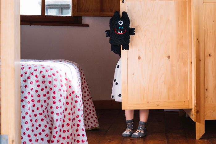 &ldquo;I Sleep With A Light On To This Day&rdquo;: 66 Unsettling Childhood Memories That Still Give People Chills Today