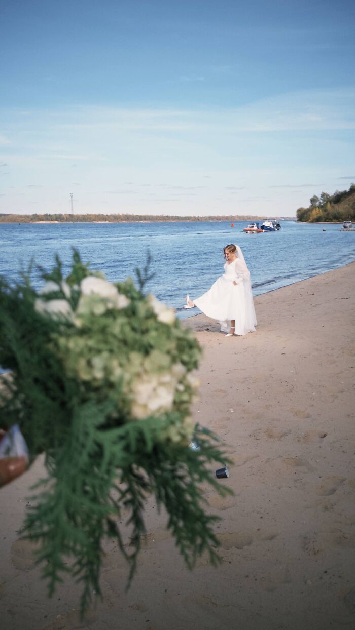 43 Silly And Funny Wedding Photos The Couples Can’t Help But Cringe At 43 Silly And Funny Wedding Photos The Couples Can’t Help But Cringe At