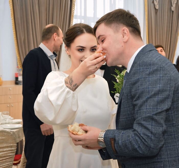 43 Silly And Funny Wedding Photos The Couples Can’t Help But Cringe At 43 Silly And Funny Wedding Photos The Couples Can’t Help But Cringe At