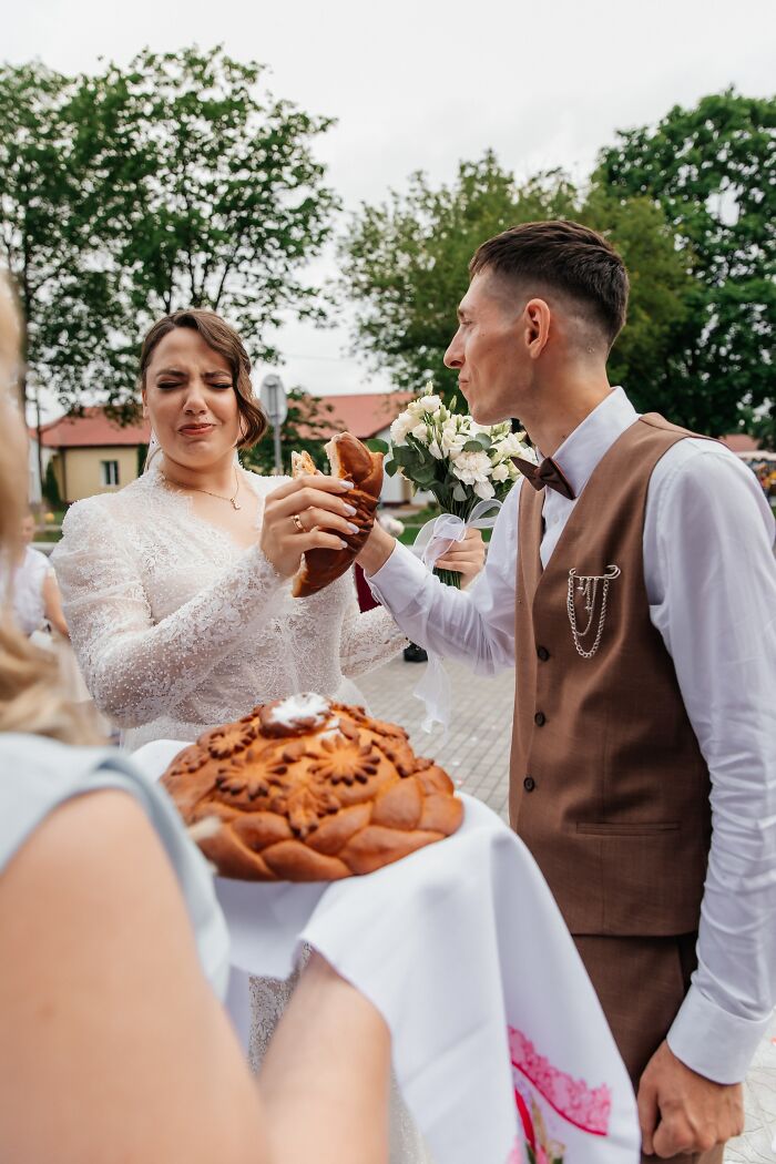 43 Silly And Funny Wedding Photos The Couples Can’t Help But Cringe At 43 Silly And Funny Wedding Photos The Couples Can’t Help But Cringe At