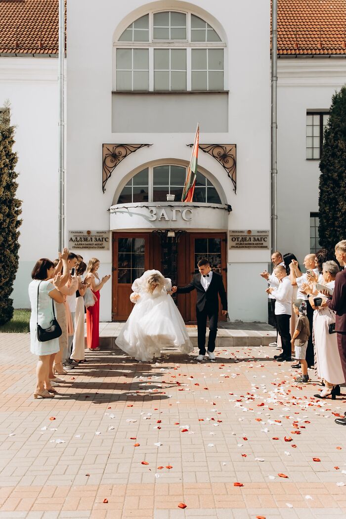 43 Silly And Funny Wedding Photos The Couples Can’t Help But Cringe At 43 Silly And Funny Wedding Photos The Couples Can’t Help But Cringe At