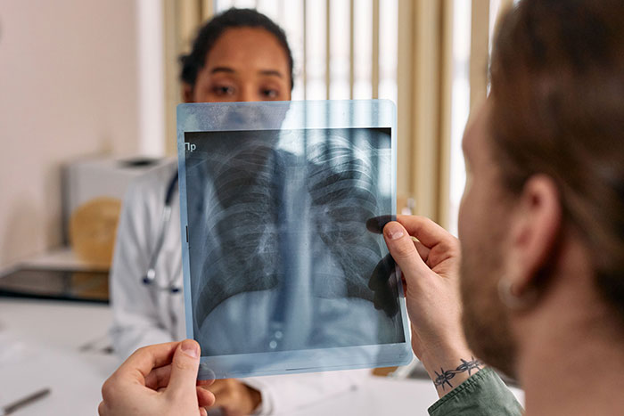 Teen’s Life Is A Mess After He Refuses To Donate His Lung To His Mom And She Feels Her End Nearing Teen’s Life Is A Mess After He Refuses To Donate His Lung To His Mom And She Feels Her End Nearing