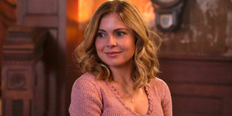 Rose McIver in Ghosts Rose McIver in Ghosts