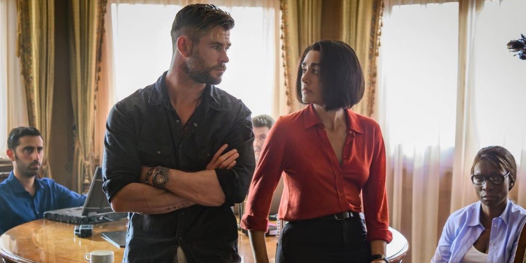 Chris Hemsworth and Golshifteh Farahani in Extraction (2020)