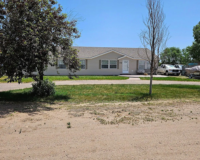 “Unreal” Zillow Listing Goes Viral For Saying Buyer Must Remove The Woman Currently Living There “Unreal” Zillow Listing Goes Viral For Saying Buyer Must Remove The Woman Currently Living There
