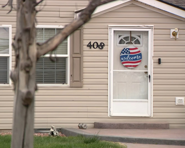 “Unreal” Zillow Listing Goes Viral For Saying Buyer Must Remove The Woman Currently Living There “Unreal” Zillow Listing Goes Viral For Saying Buyer Must Remove The Woman Currently Living There