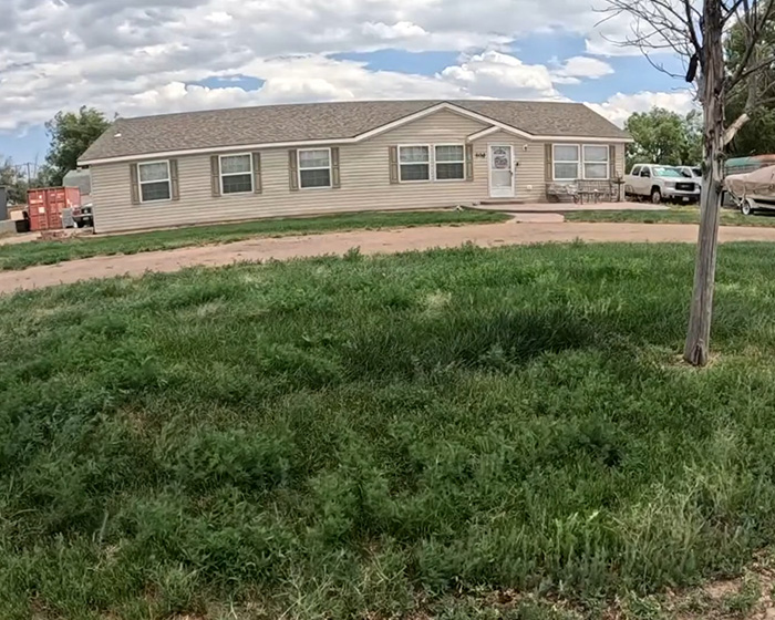 “Unreal” Zillow Listing Goes Viral For Saying Buyer Must Remove The Woman Currently Living There “Unreal” Zillow Listing Goes Viral For Saying Buyer Must Remove The Woman Currently Living There