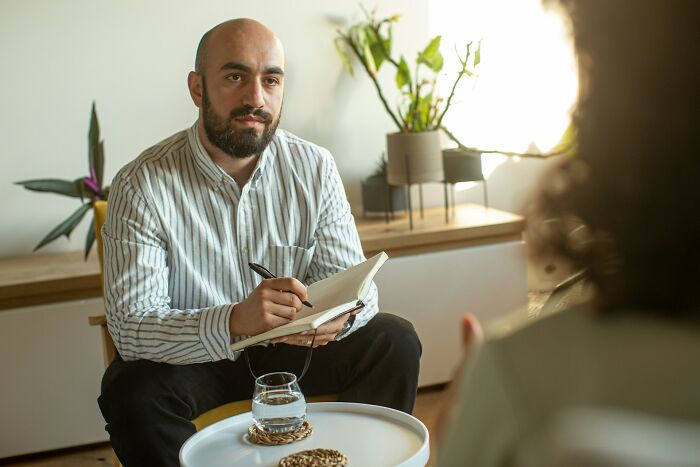 &ldquo;She Needed A Therapist More Than Me&rdquo;: 67 Unhinged Therapist Moments People Still Haven&rsquo;t Recovered From