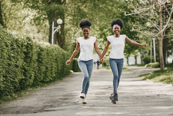 51 Times Being An Identical Twin Led To Pure Chaos 51 Times Being An Identical Twin Led To Pure Chaos