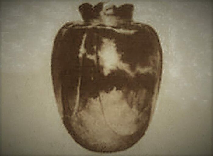 20 Historical Objects With Horror-Like Stories, According To A Researcher 20 Historical Objects With Horror-Like Stories, According To A Researcher