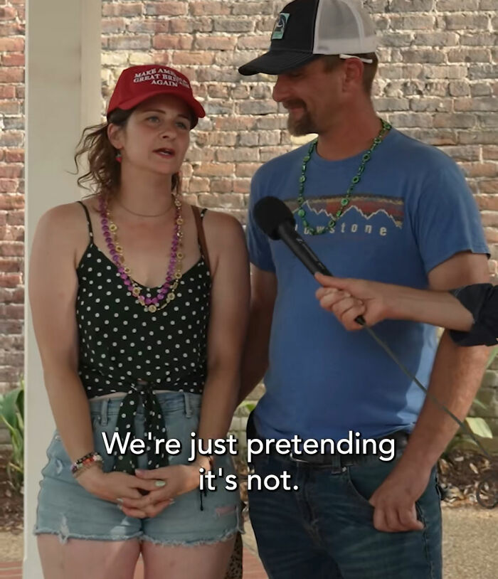 “One Bar. Two Americas.”: Video Comparing Working Class Man And PhD Woman Has Everyone Saying The Same Thing “One Bar. Two Americas.”: Video Comparing Working Class Man And PhD Woman Has Everyone Saying The Same Thing