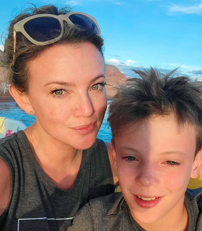 Mom-Of-Four Attacked By Spiders Biting Her Whole Body On Camping Trip, Now Fighting For Her Life In Hospital Mom-Of-Four Attacked By Spiders Biting Her Whole Body On Camping Trip, Now Fighting For Her Life In Hospital
