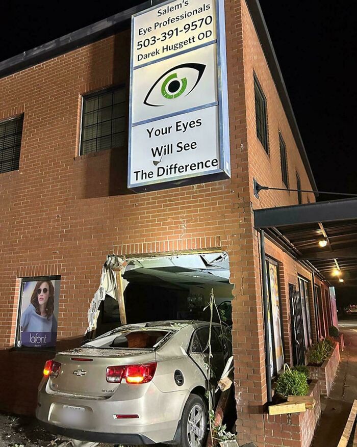 64 Times Boring Ads Became Much More Interesting And Hilarious Because Of Their Placement 64 Times Boring Ads Became Much More Interesting And Hilarious Because Of Their Placement