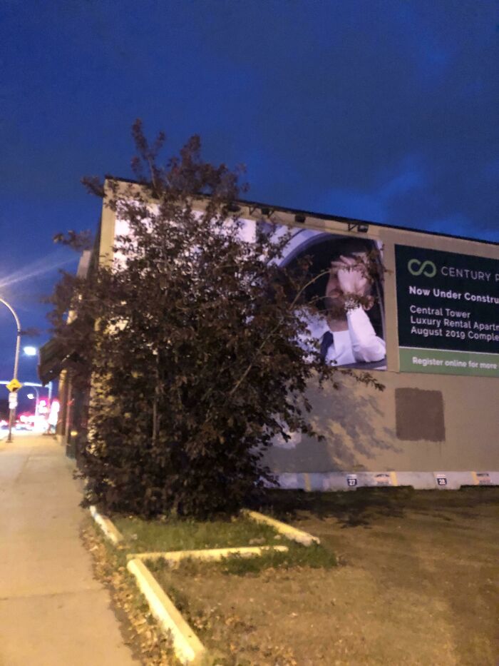 64 Times Boring Ads Became Much More Interesting And Hilarious Because Of Their Placement 64 Times Boring Ads Became Much More Interesting And Hilarious Because Of Their Placement