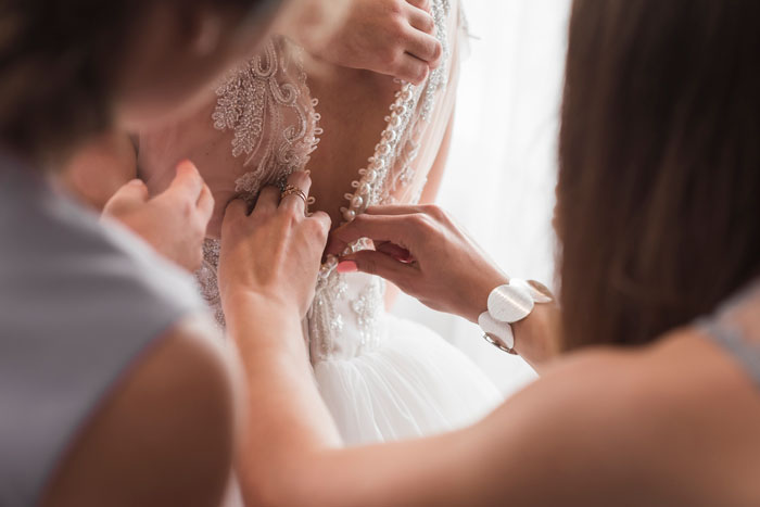 Bride Regrets Inviting Brother’s Best Friend Who Brought His Mom And Tried To Take The Spotlight Bride Regrets Inviting Brother’s Best Friend Who Brought His Mom And Tried To Take The Spotlight
